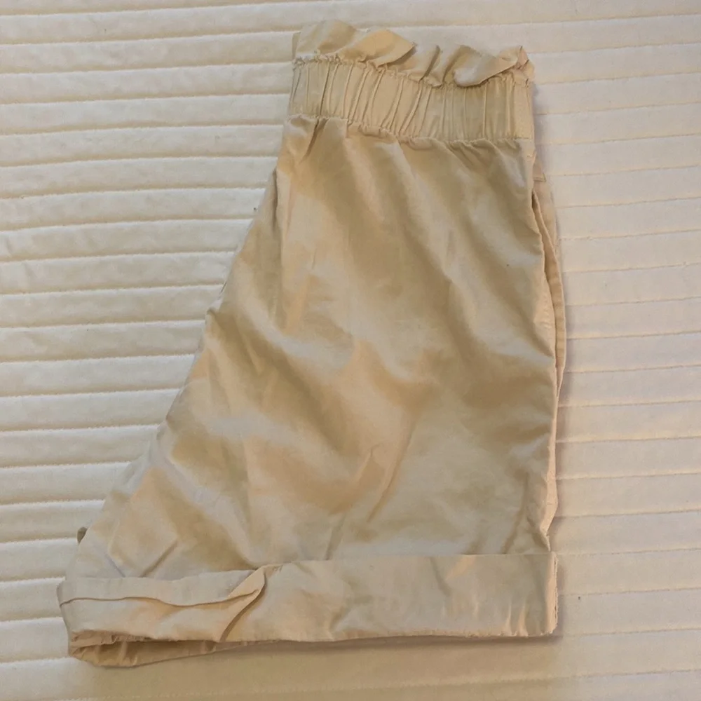 Abercrombie & Fitch Cream High-Waisted Paperbag Shorts - Picture 7 of 9